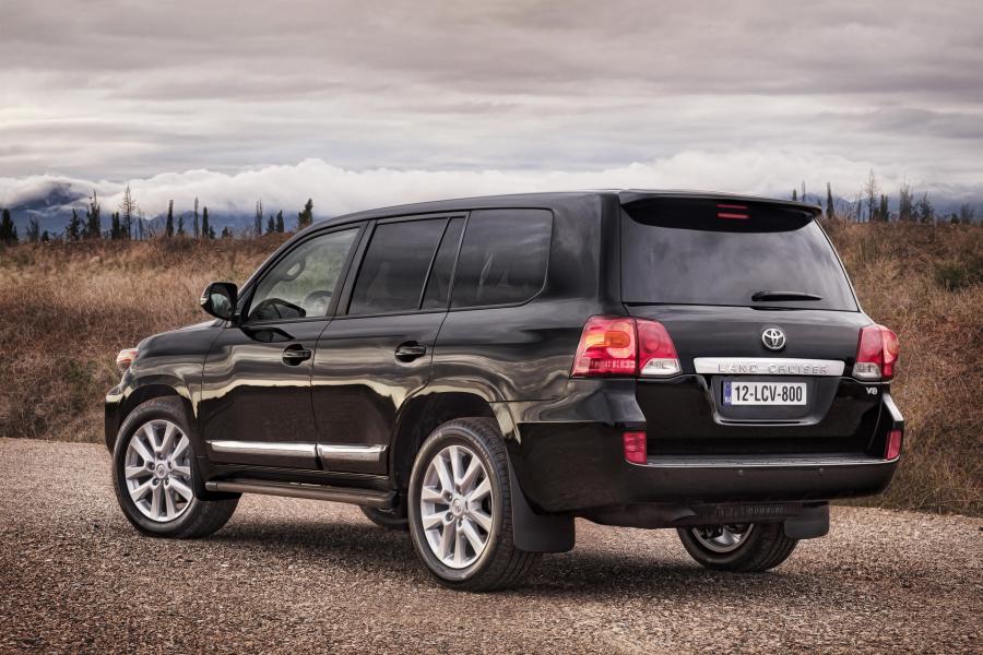  Toyota Land Cruiser 200 2012 года  (фото 2 из 48)